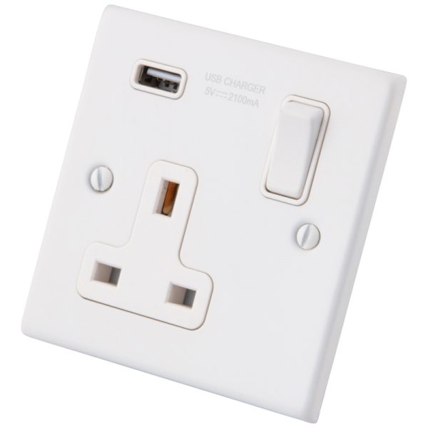 White 1 Gang Socket c/w USB Outlets 6011-912